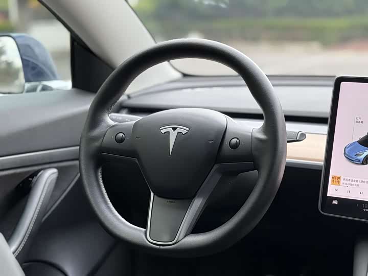 Фото 4 - Tesla Model 3