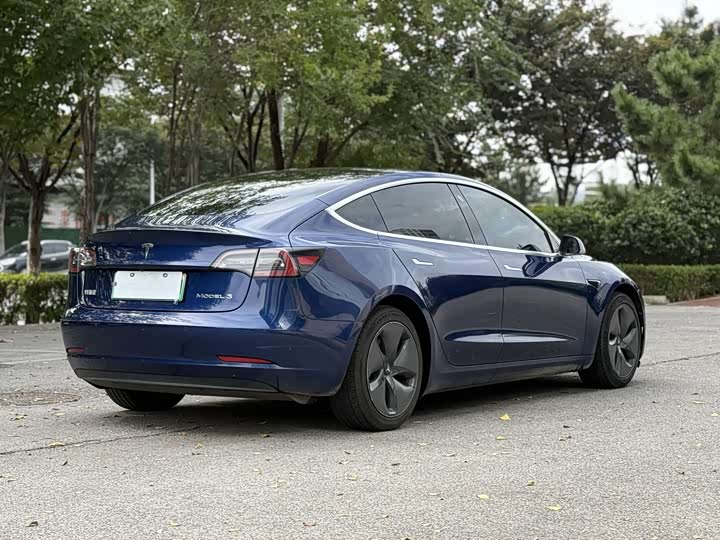 Фото 9 - Tesla Model 3