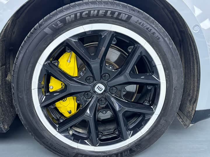 Фото 22 - Xiaomi SU7