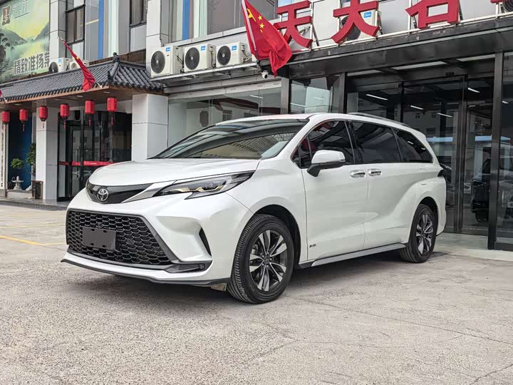 Фото 1 - Toyota Granvia