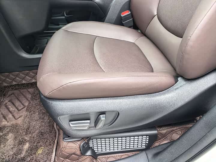 Фото 12 - Toyota Granvia