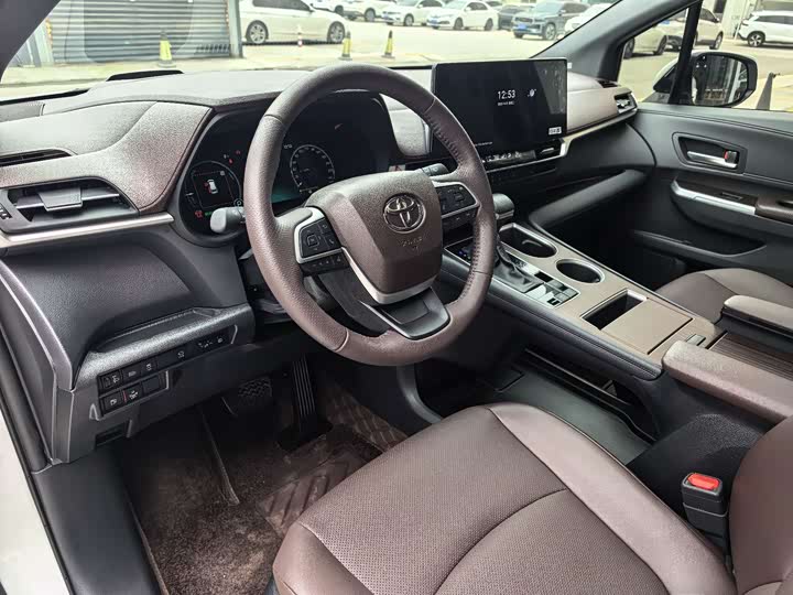 Фото 13 - Toyota Granvia