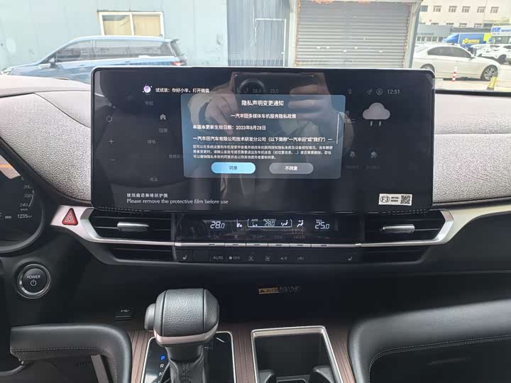 Фото 14 - Toyota Granvia