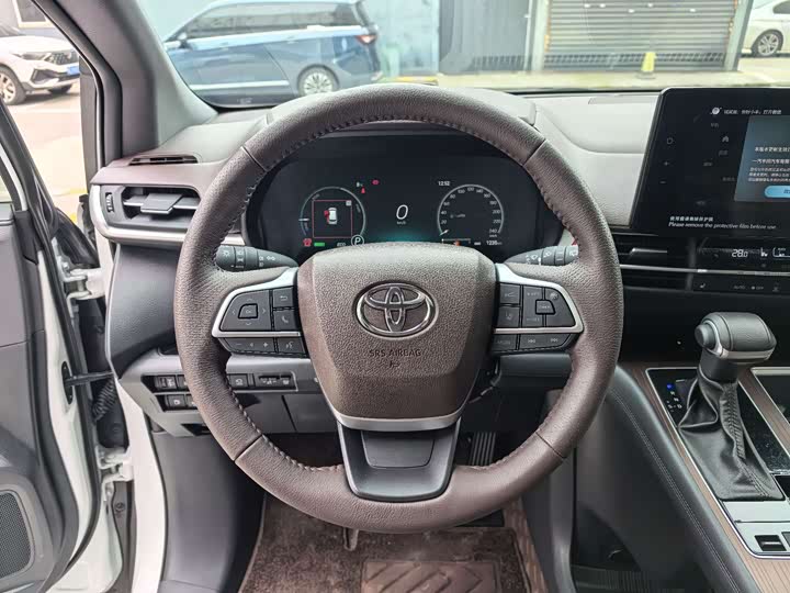 Фото 16 - Toyota Granvia