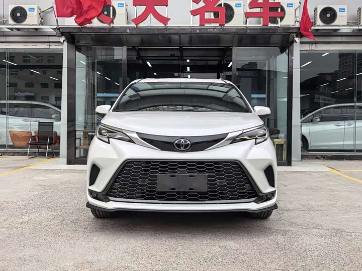 Фото 2 - Toyota Granvia