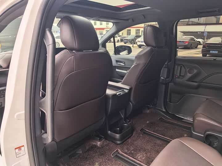 Фото 20 - Toyota Granvia