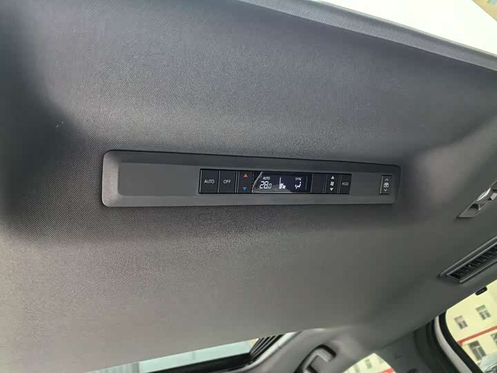 Фото 23 - Toyota Granvia