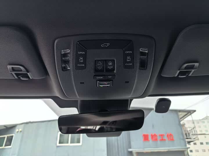 Фото 24 - Toyota Granvia