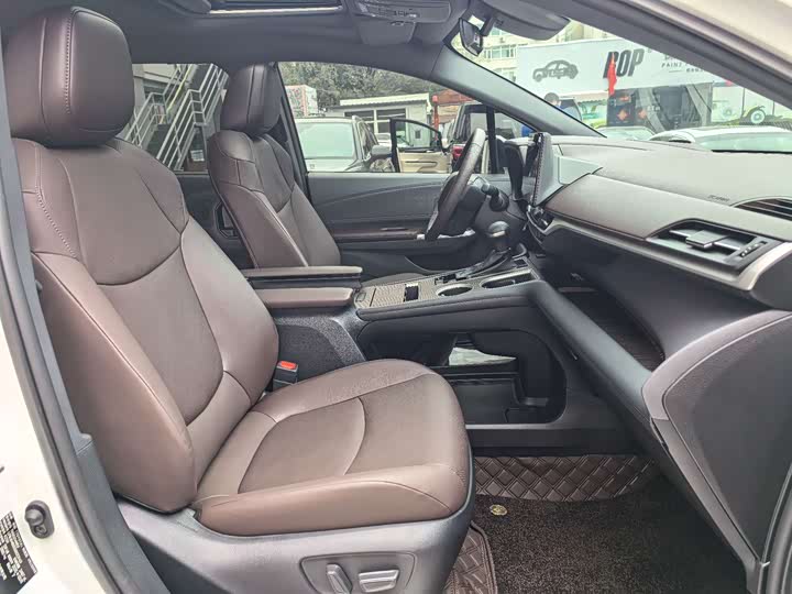 Фото 29 - Toyota Granvia