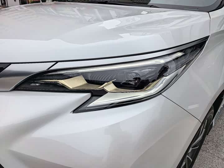 Фото 31 - Toyota Granvia