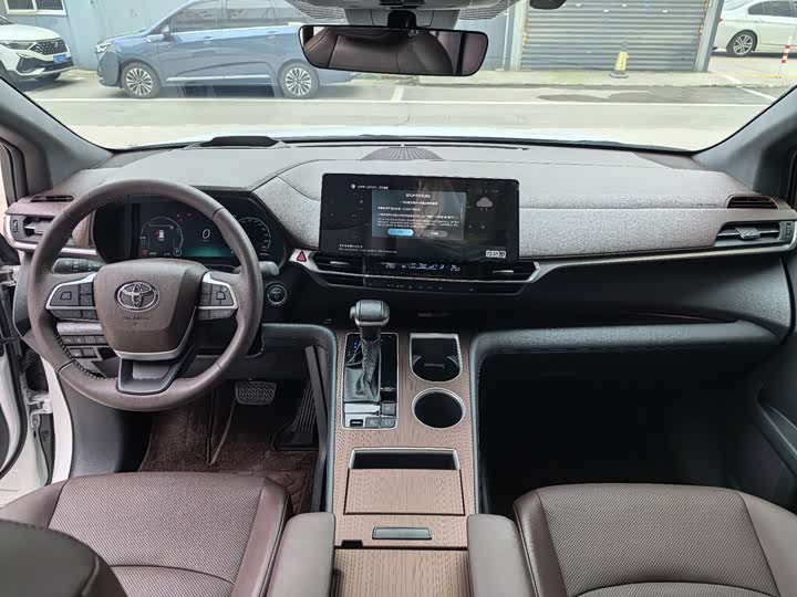 Фото 7 - Toyota Granvia