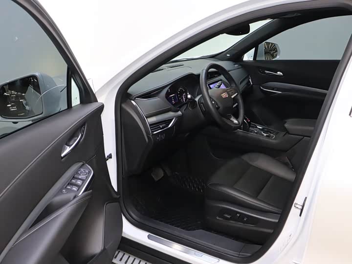 Фото 13 - Cadillac XT4