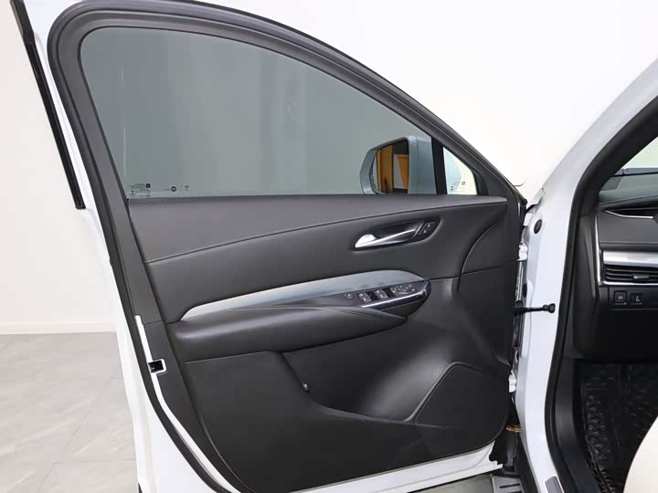 Фото 14 - Cadillac XT4