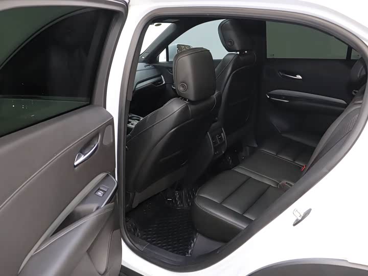 Фото 15 - Cadillac XT4