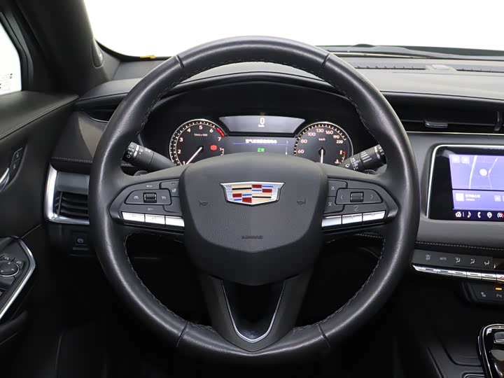 Фото 18 - Cadillac XT4