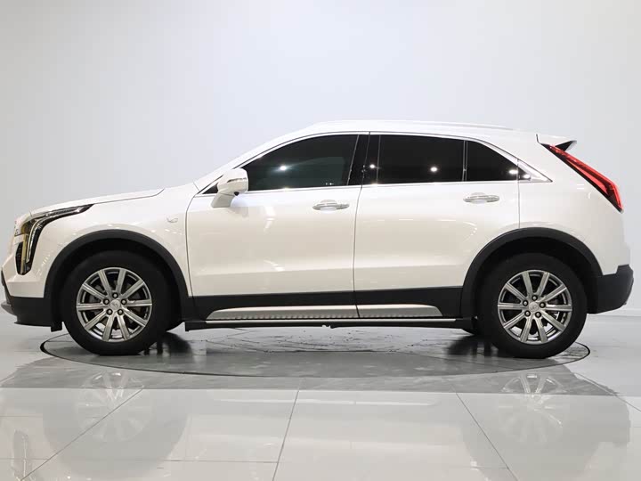 Фото 6 - Cadillac XT4