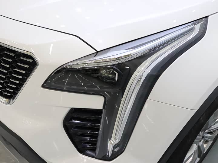 Фото 8 - Cadillac XT4
