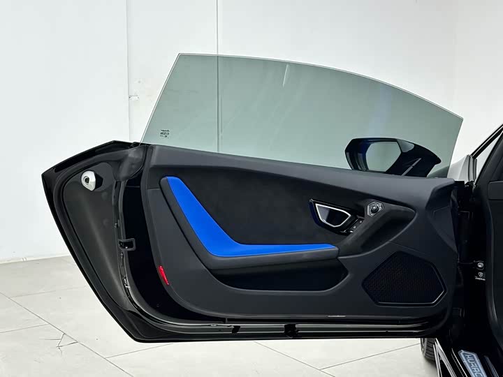 Фото 24 - Lamborghini Huracán