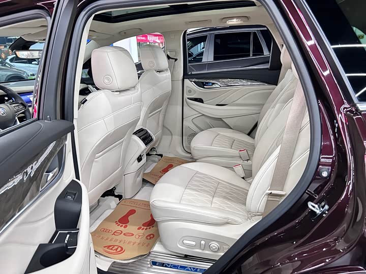 Фото 13 - Buick Enclave