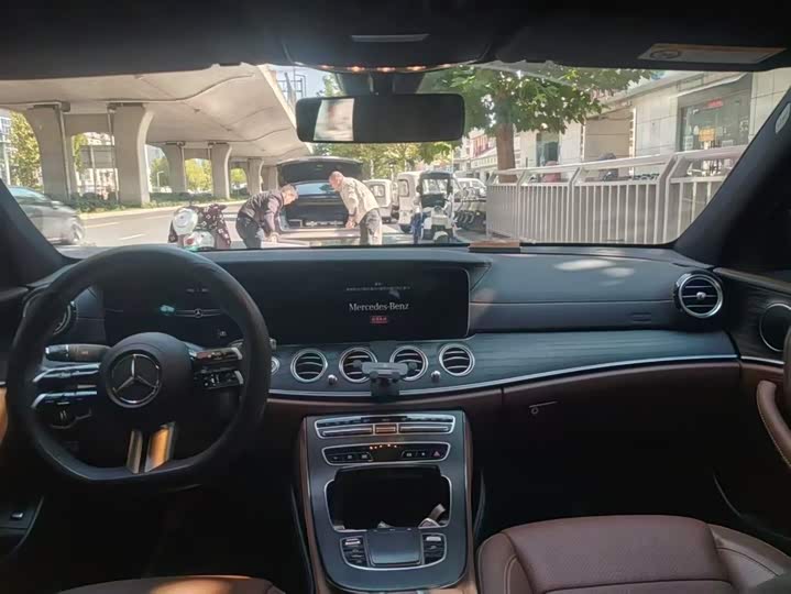 Фото 2 - Mercedes-Benz E-Class