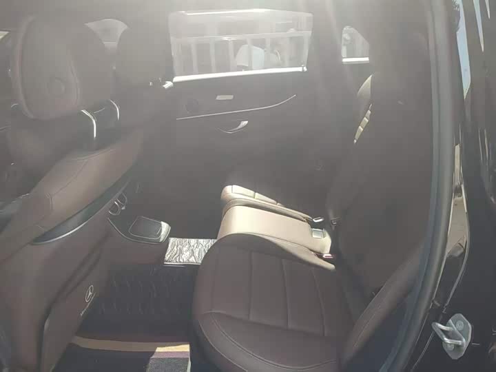 Фото 3 - Mercedes-Benz E-Class