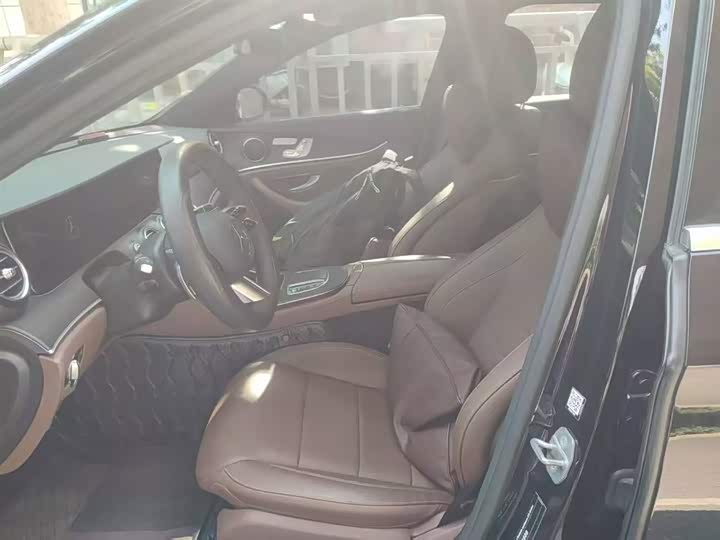 Фото 4 - Mercedes-Benz E-Class