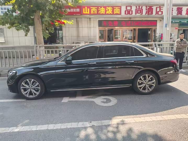 Фото 6 - Mercedes-Benz E-Class