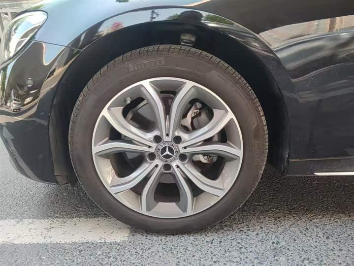 Фото 7 - Mercedes-Benz E-Class