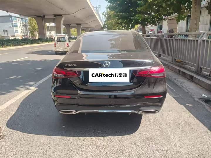 Фото 9 - Mercedes-Benz E-Class