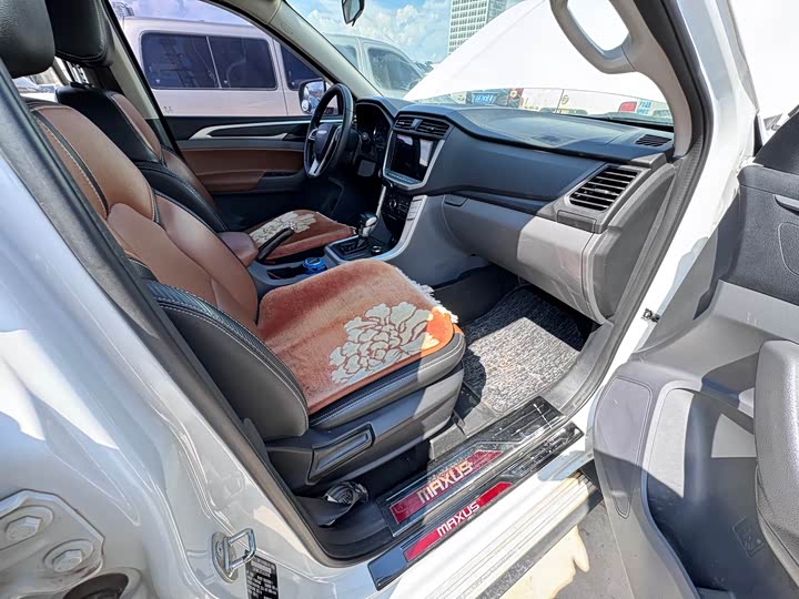 Фото 19 - Maxus T70