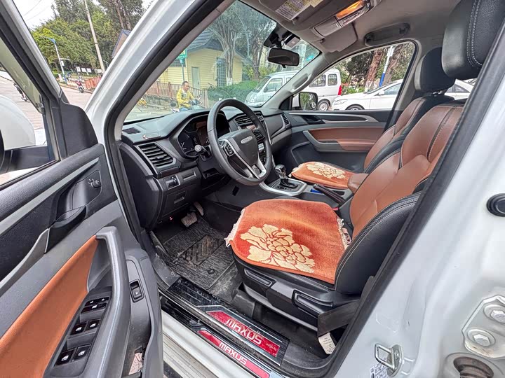 Фото 5 - Maxus T70