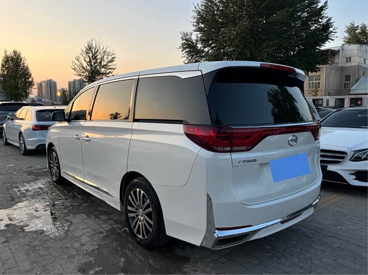 Фото 2 - GAC Trumpchi M8