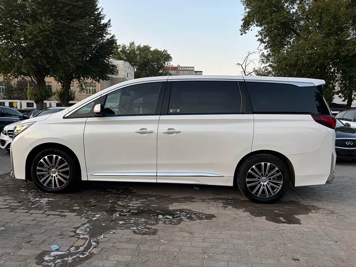 Фото 3 - GAC Trumpchi M8