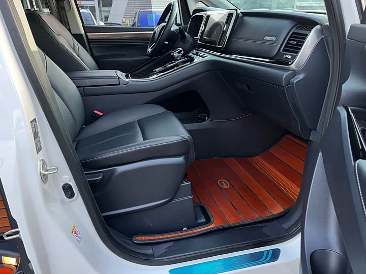 Фото 5 - GAC Trumpchi M8