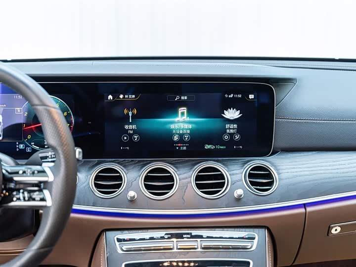 Фото 12 - Mercedes-Benz E-Class