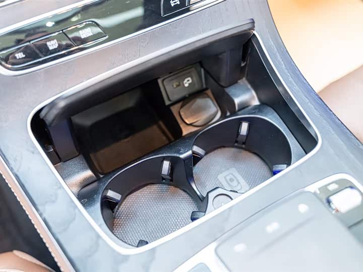 Фото 20 - Mercedes-Benz E-Class