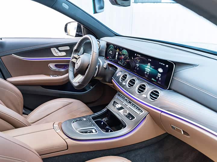 Фото 22 - Mercedes-Benz E-Class