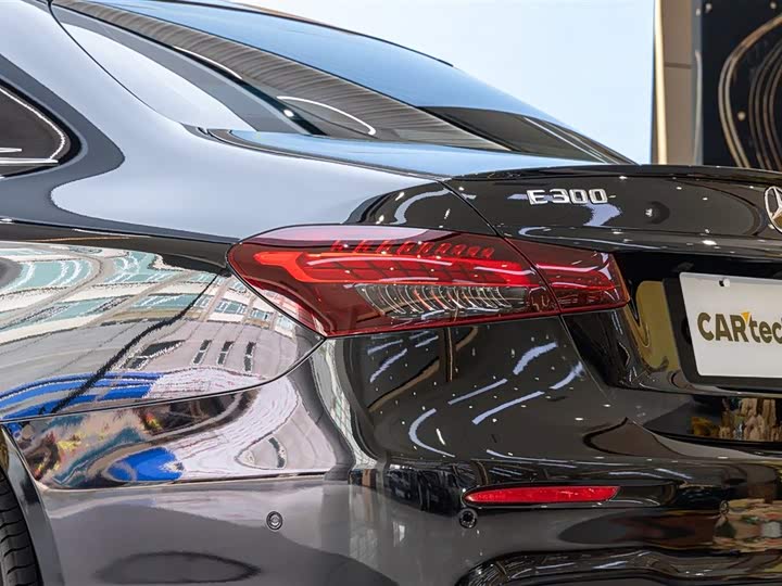 Фото 7 - Mercedes-Benz E-Class