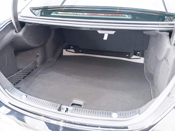 Фото 9 - Mercedes-Benz E-Class