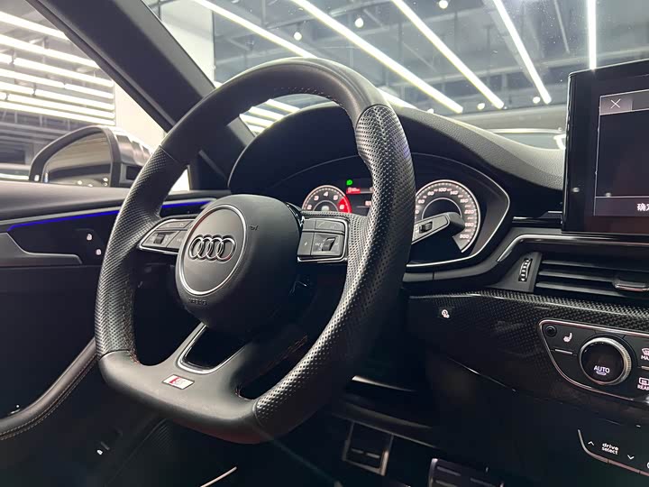 Фото 13 - Audi S4