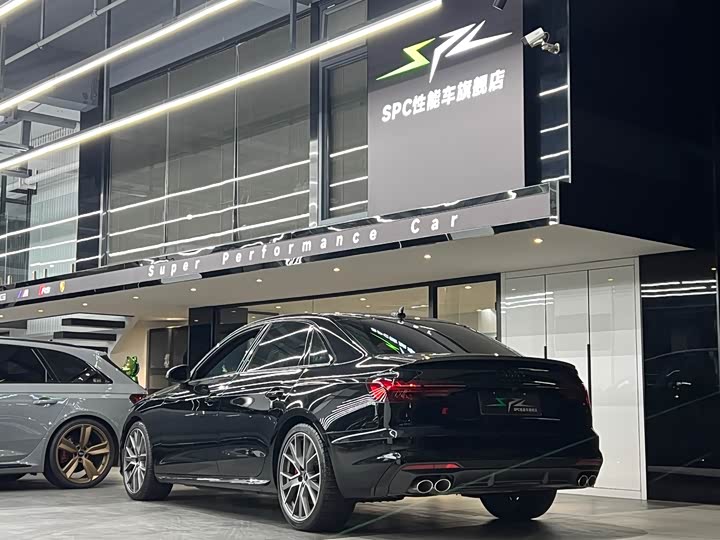 Фото 14 - Audi S4