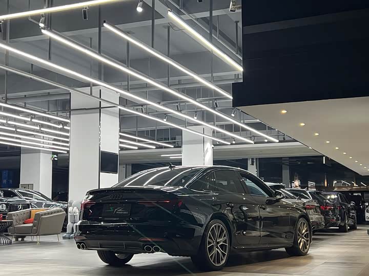 Фото 16 - Audi S4