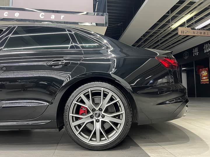 Фото 17 - Audi S4