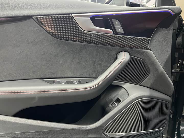 Фото 4 - Audi S4