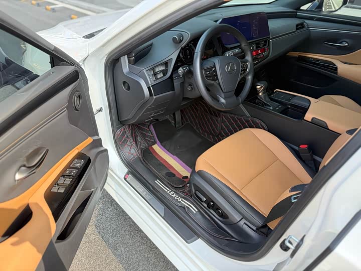 Фото 4 - Lexus ES