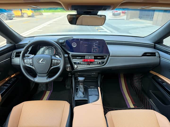 Фото 6 - Lexus ES