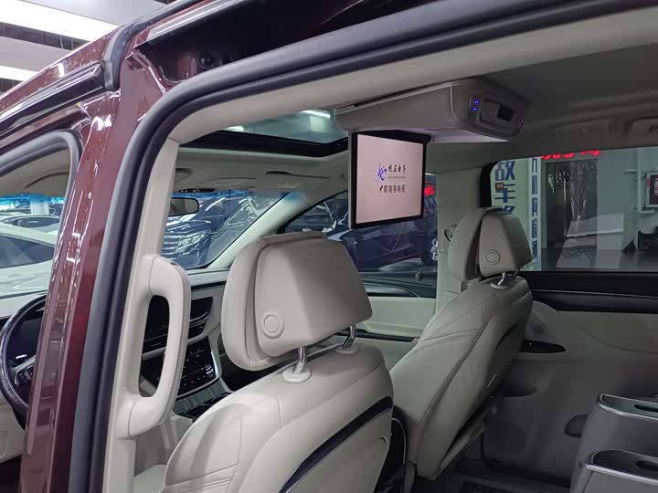 Фото 5 - Buick GL8 ES