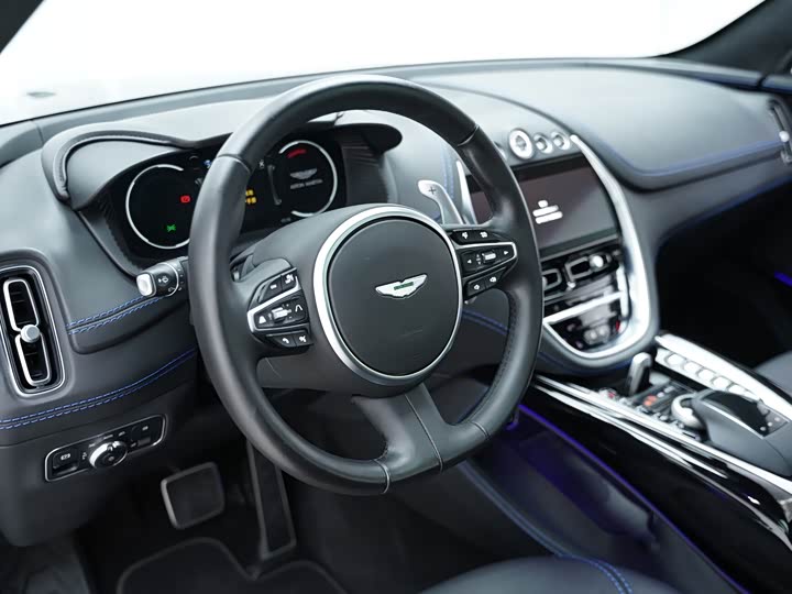Фото 4 - Aston Martin DBX