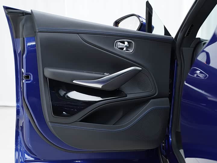 Фото 5 - Aston Martin DBX