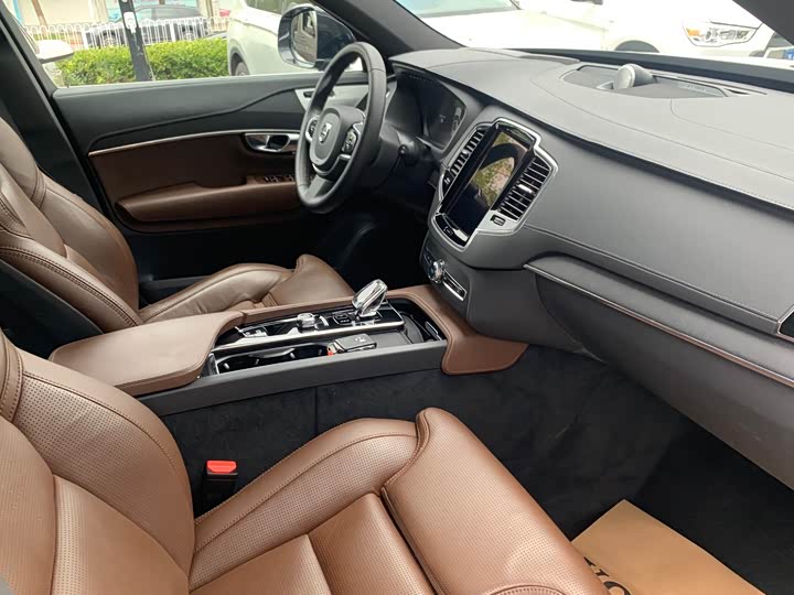 Фото 4 - Volvo XC90